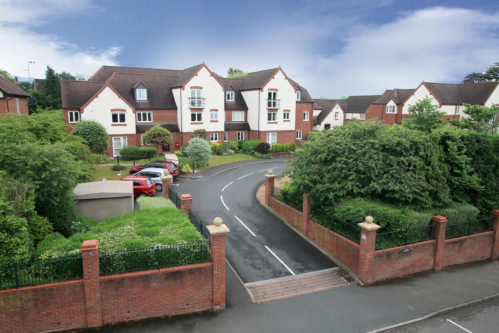2 bed property in Worcester Road, Stourbridge